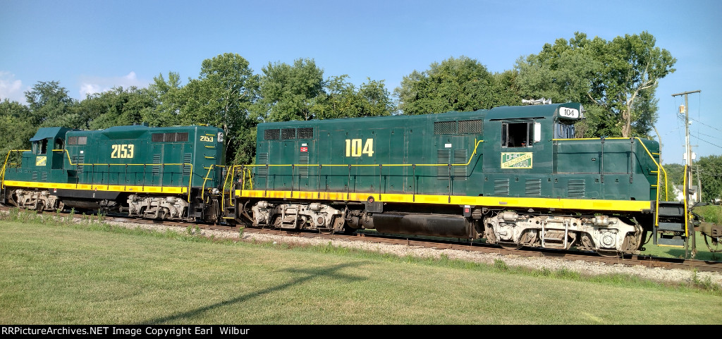 Ohio South Central Railroad (OSCR) #2153 & #104
